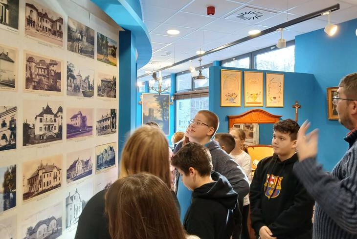 �rdekes d�lut�n a R�zsakert M�zeumban