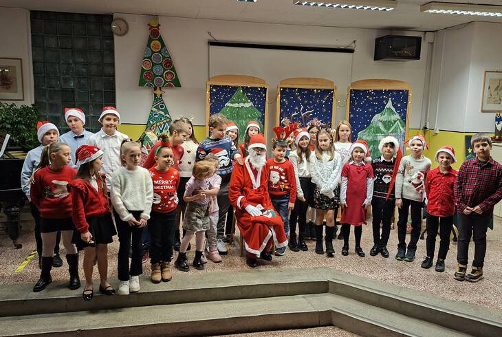 Mikul�s-v�r� n�vend�khangverseny