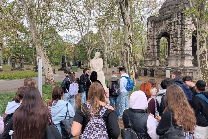 T�rt�nelem �l�ben – l�togat�s a Fiumei �ti S�rkertben